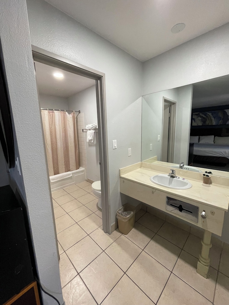 Portside Inn & Suites - photo 31