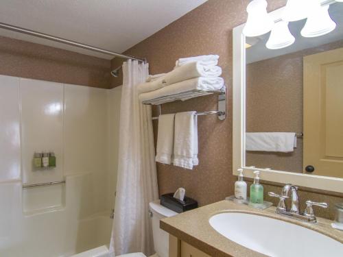 Spacious 2 Bed At Crystal Mountain Resort 2 Bedroom Condo by Redawning - photo 19