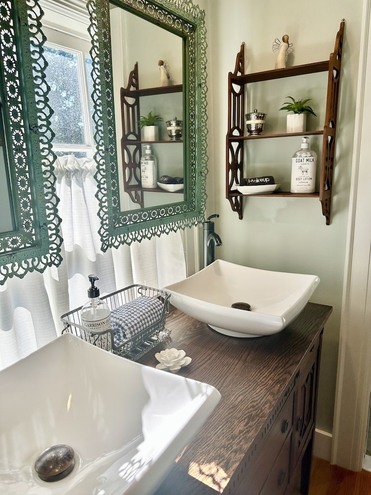 The Holly and Ivy Inn - photo 5