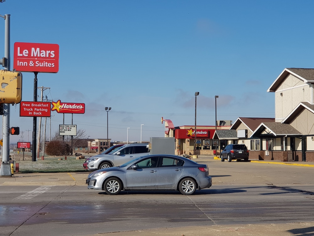 Le Mars Inn & Suites - photo 48