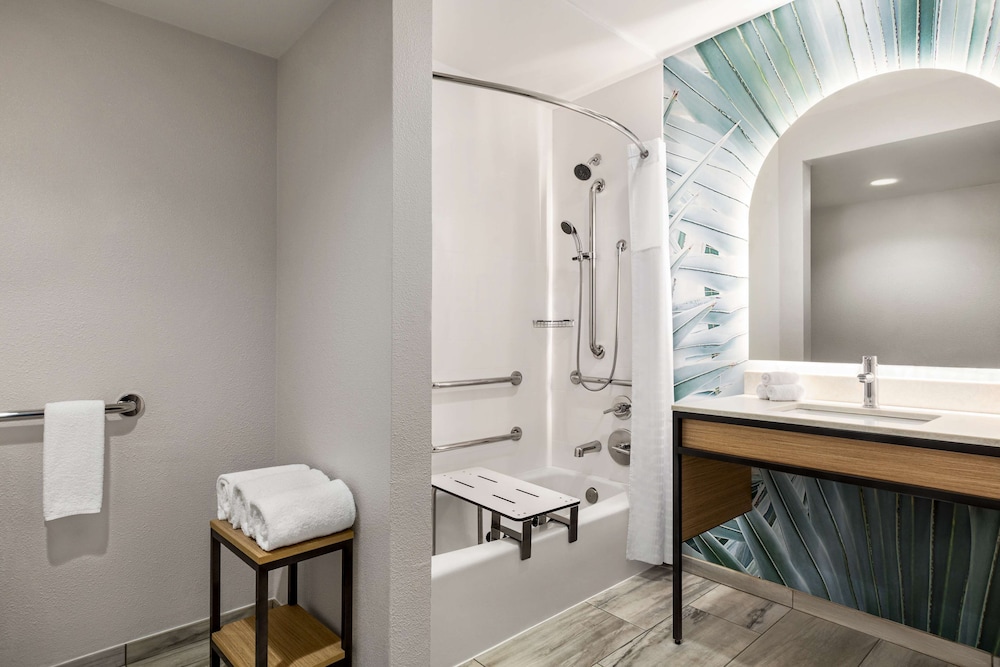 Hilton Garden Inn Monterey - photo 46