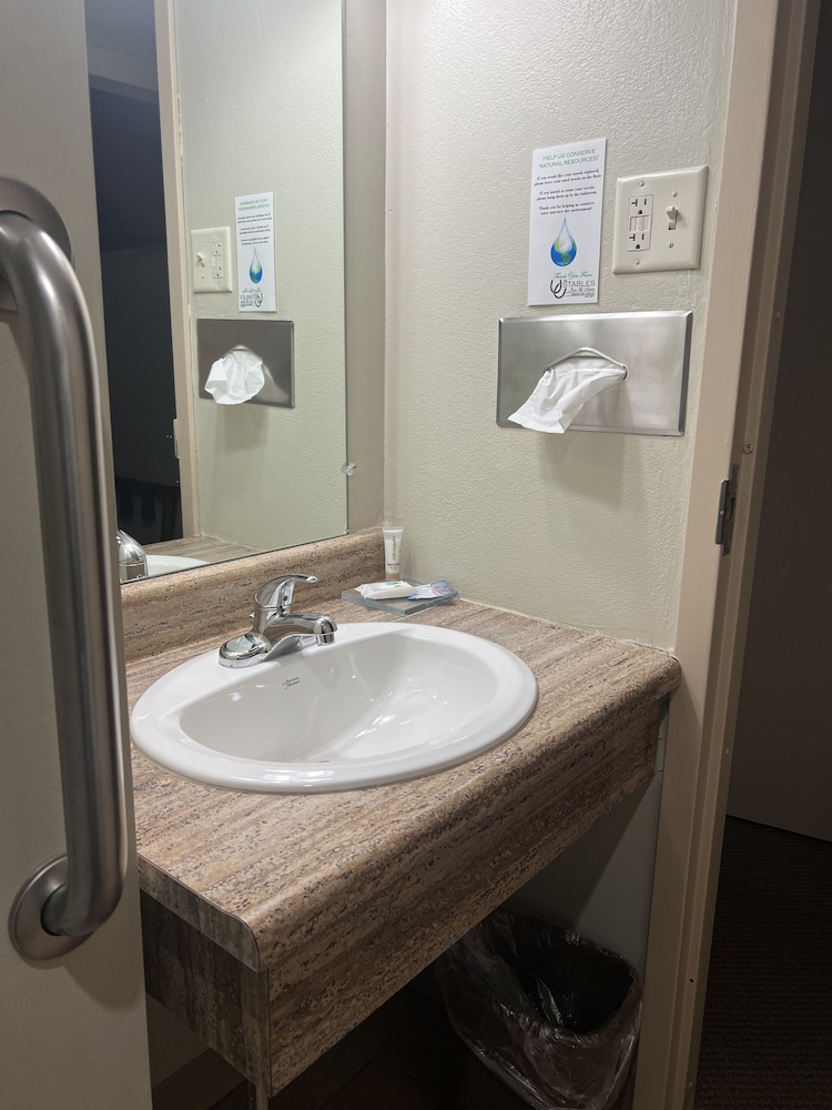 The Stables Inn and Suites - photo 16