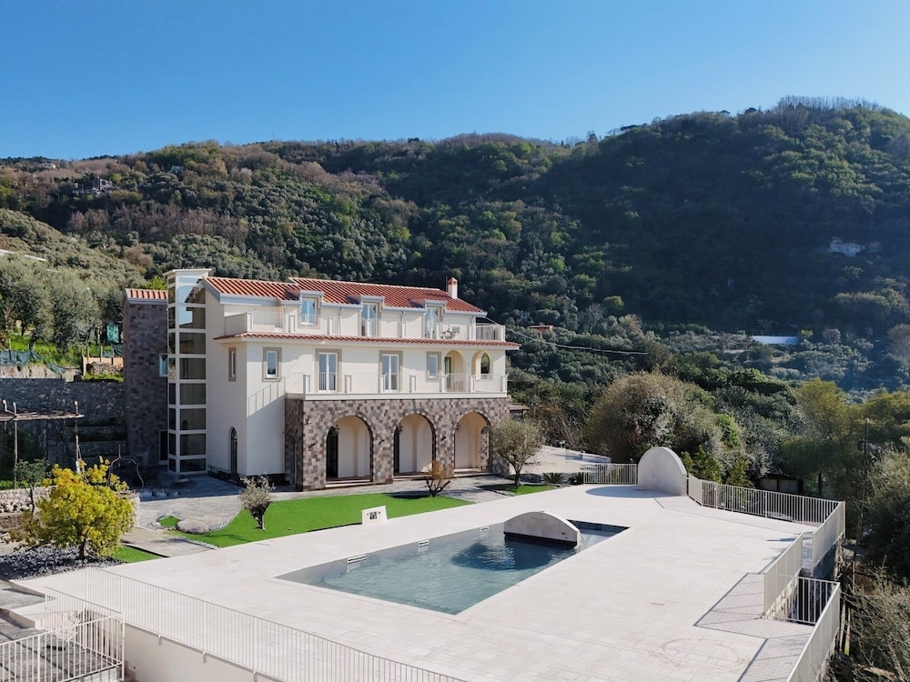 Villa Gialisa — 4-Star Luxury Hotel in Sorrento, Italy