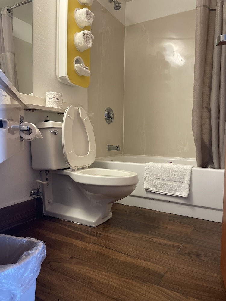 Motel 6 Willoughby OH Cleveland - photo 19