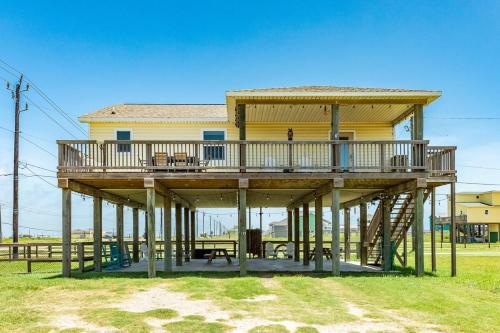 7 Palms Of Surfside Fenced Yard Pup Friendly Perks — Surfside Beach