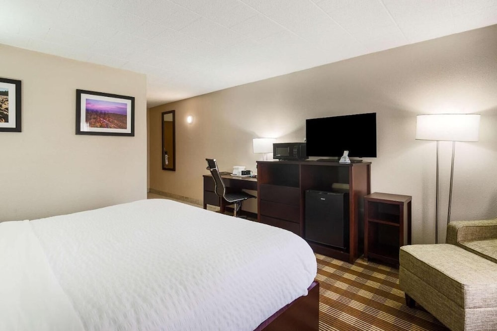 Pocono Inn & Banquet - photo 13