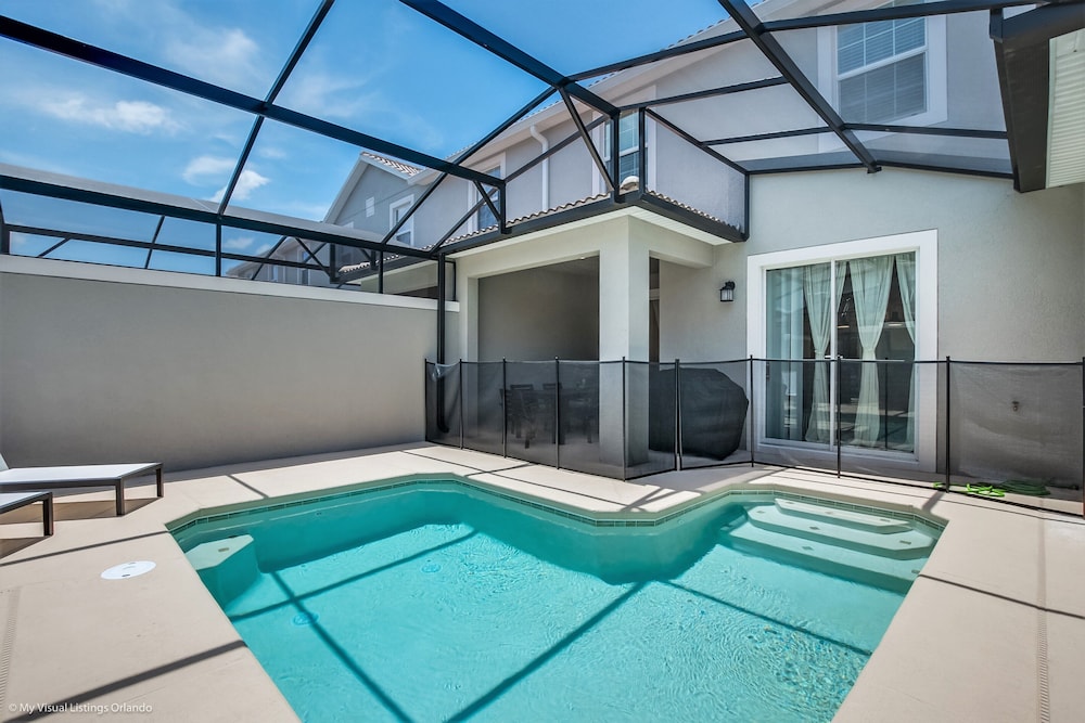 Stylish Home w Private Pool 10 Min. From Disney — 4-Star Luxury Hotel in Kissimmee, United States