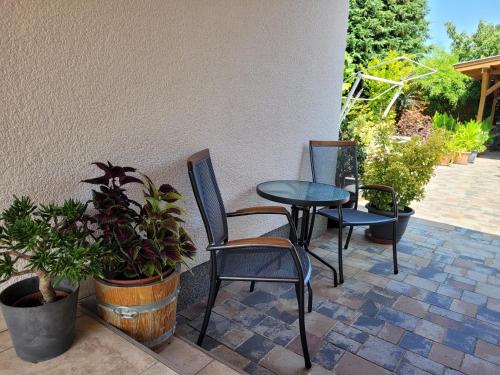 Liliom Apartman — 4-Star Luxury Hotel in Balatonboglar, Hungary
