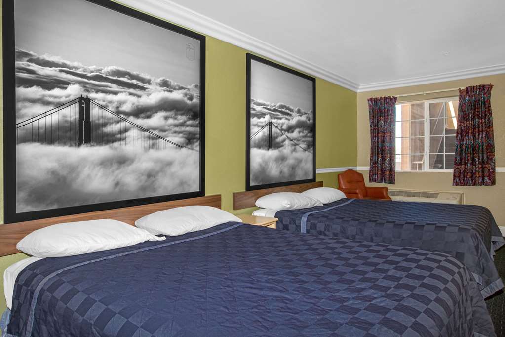 Super 8 by Wyndham Hayward Downtown - photo 8