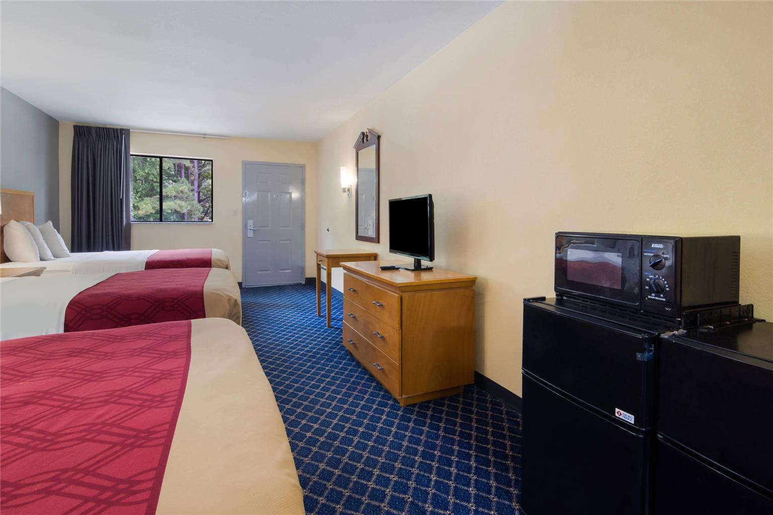 Econo Lodge Battleboro Rocky Mount I 95 - photo 17