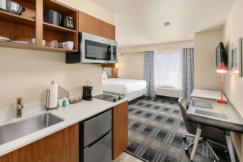 Executive Residency by Best Western Navigator Inn & Suites - photo 12