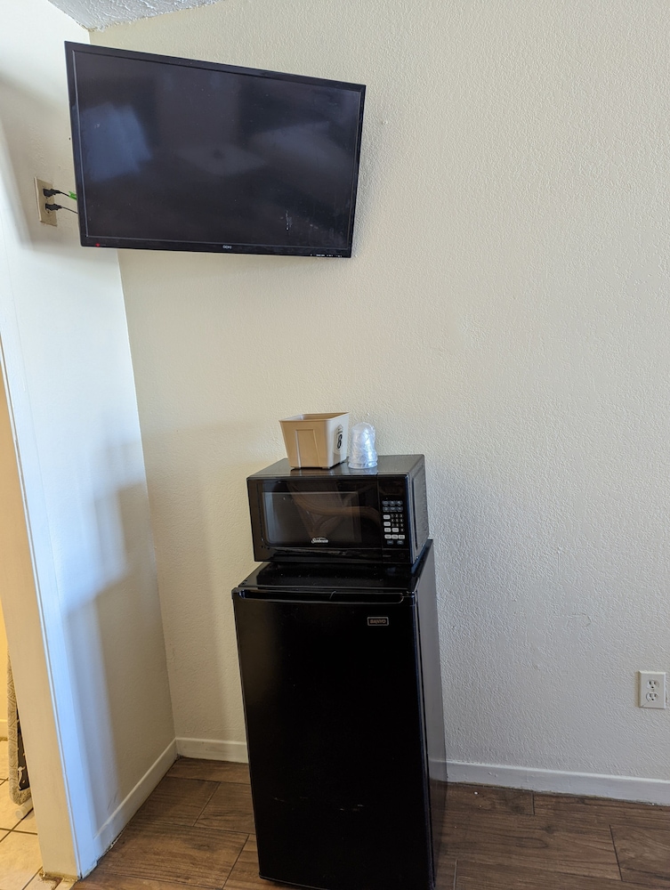 Summer Breeze Motel - photo 17