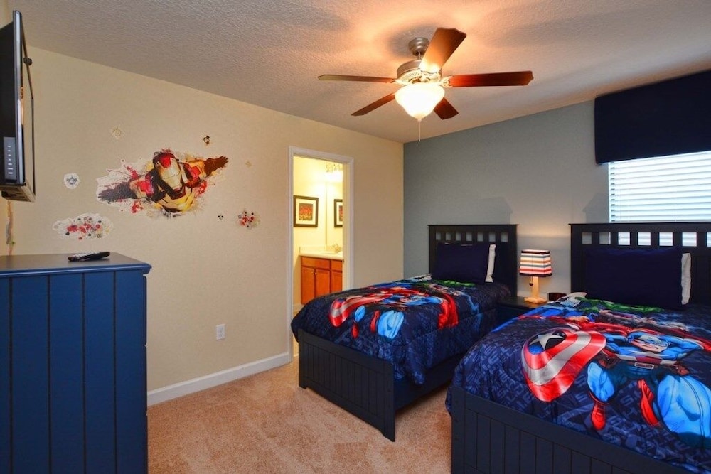 Resort Community Large Private Pool Free Wifi Game Room No Rear Neighbors 6 Bedroom Home by RedAwning - photo 8