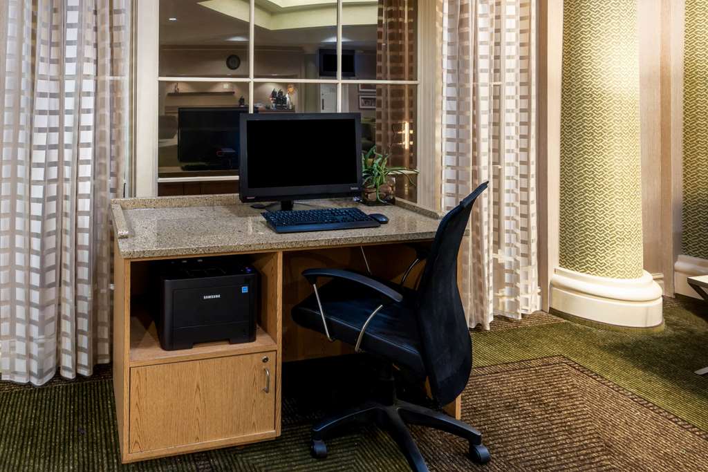 La Quinta Inn & Suites by Wyndham Phoenix West Peoria - photo 30