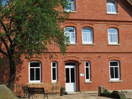 Hof Klostermann — 4-Star Luxury Hotel in Hessisch Oldendorf, Germany