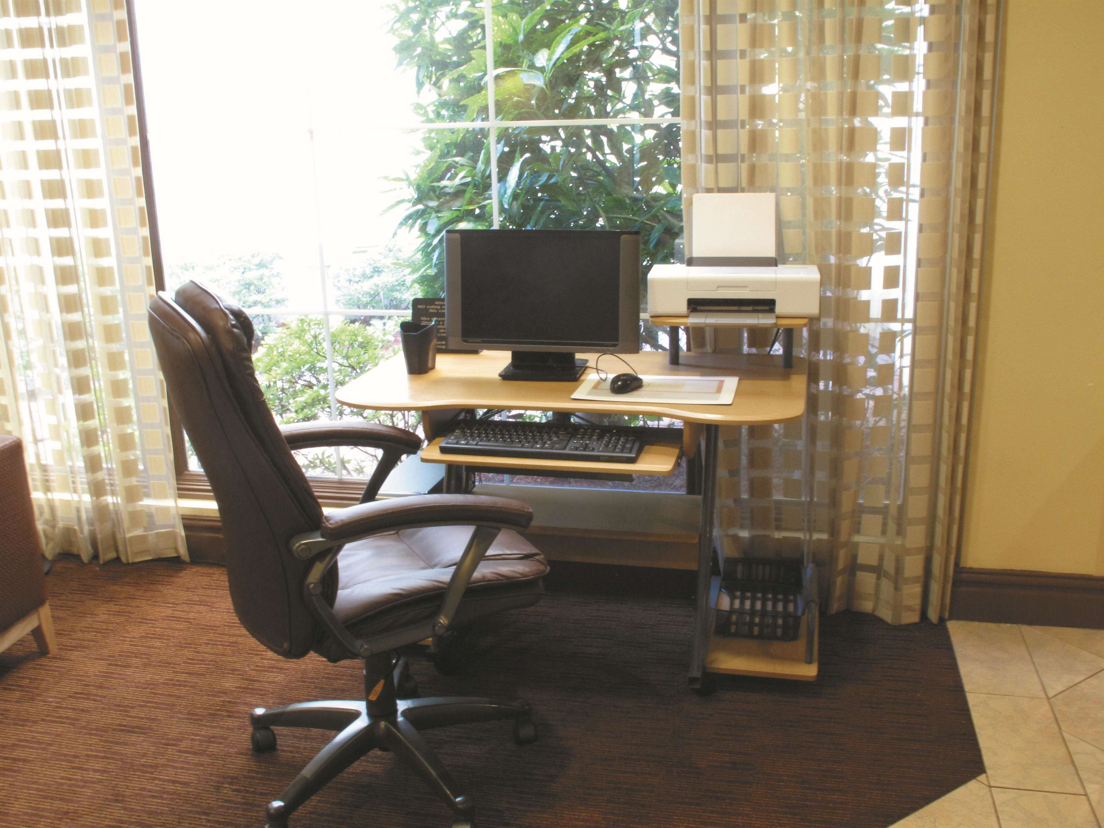 La Quinta Inn & Suites by Wyndham Memphis Primacy Parkway - photo 3