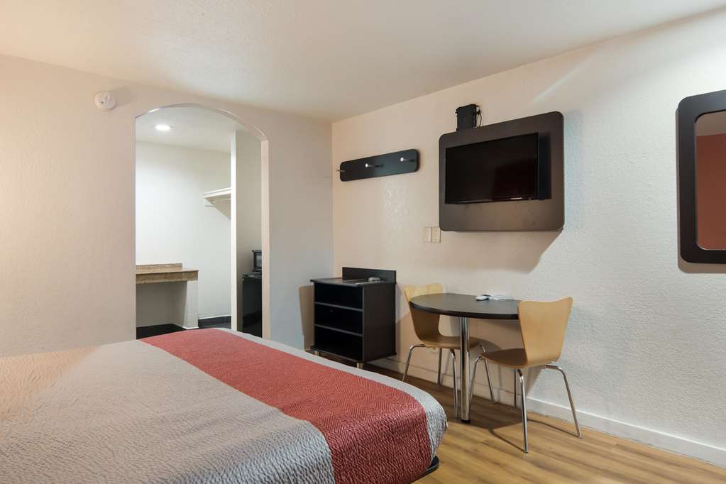 Motel 6 Fort Worth TX Seminary - photo 11