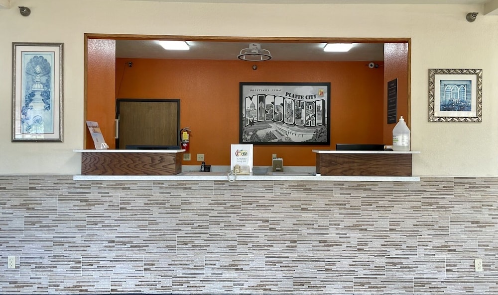 Super 8 by Wyndham Platte City Kansas City Area Airport - photo 3