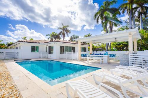 WALK to Hollywood Beach Spectacular 5BR and 5BA Villa — 4-Star Luxury Hotel in Hollywood, United States
