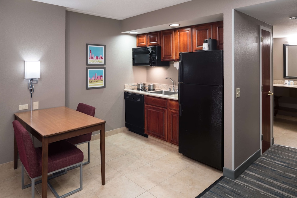Hampton Inn & Suites Chicago North Shore Skokie - photo 28