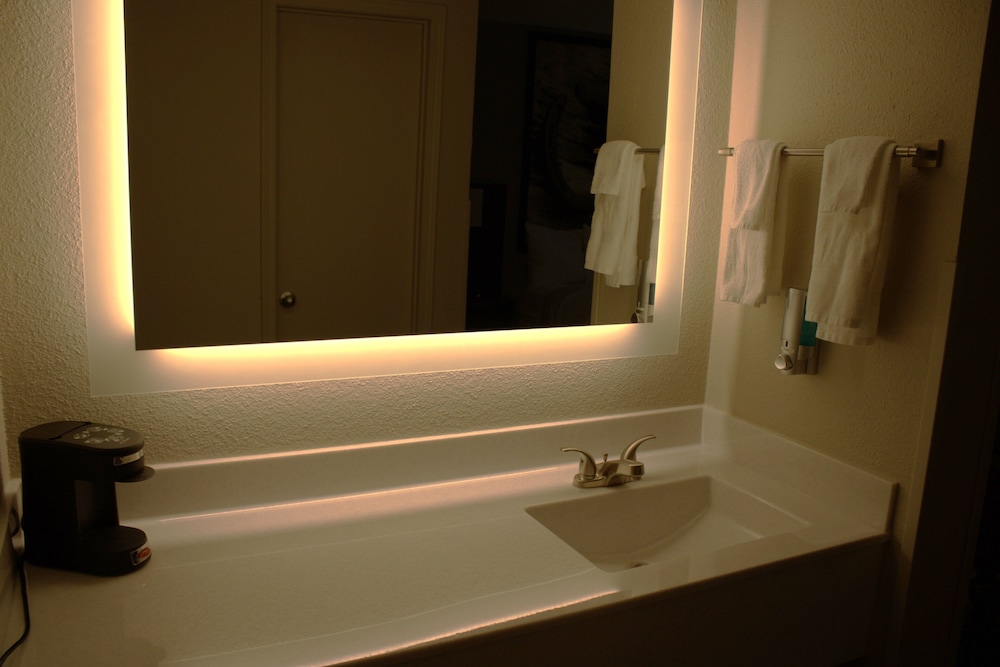 Super 8 by Wyndham Lamar - photo 32