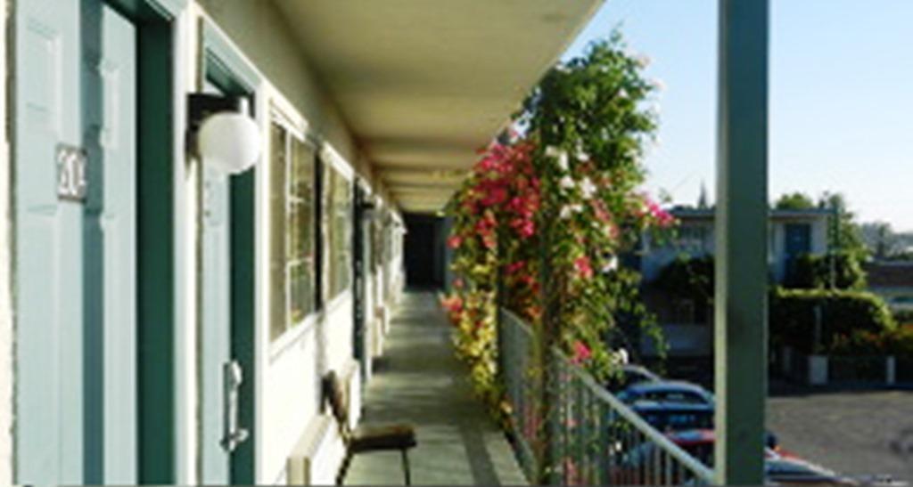 Antioch Executive Inn - photo 7