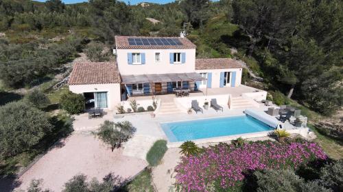 Havre De Paix Au Bord Des Alpilles — Eyguieres
