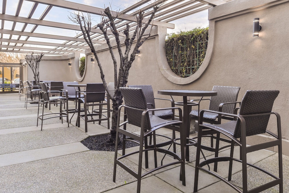Holiday Inn Express & Suites Elk Grove Central Hwy 99 by IHG - photo 33