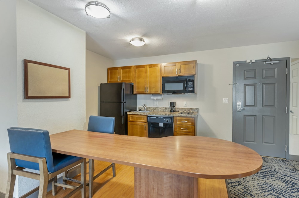 Candlewood Suites Indianapolis East by IHG - photo 9