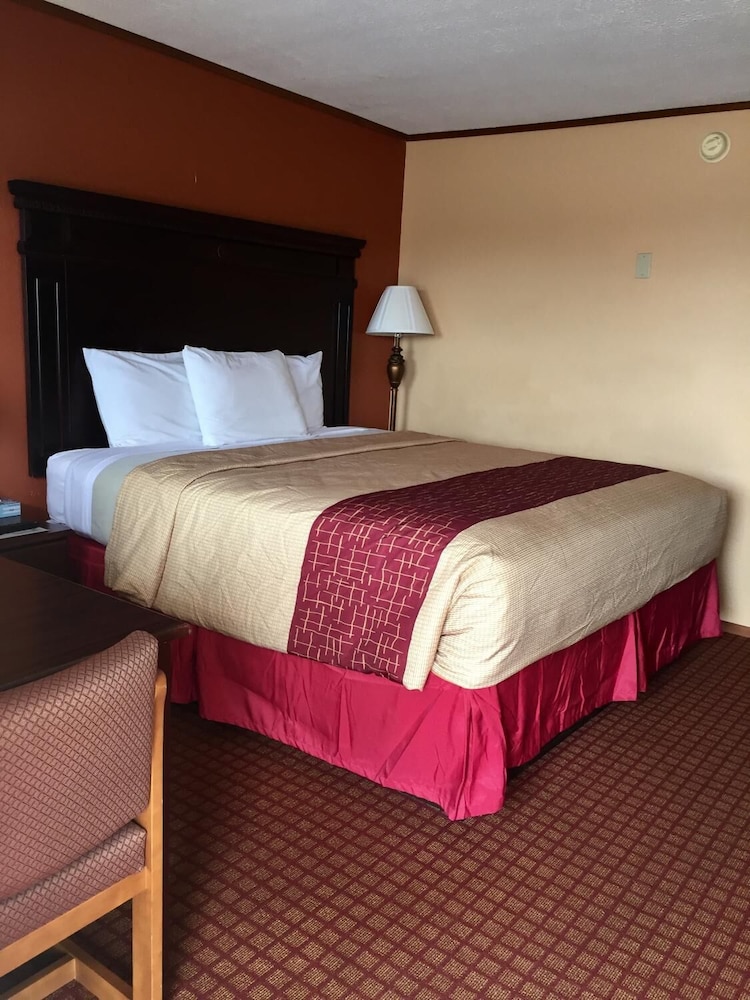 DeQueen Courtyard Inn - photo 13
