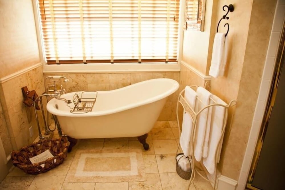 Lillian Farms Bed & Breakfast - photo 93