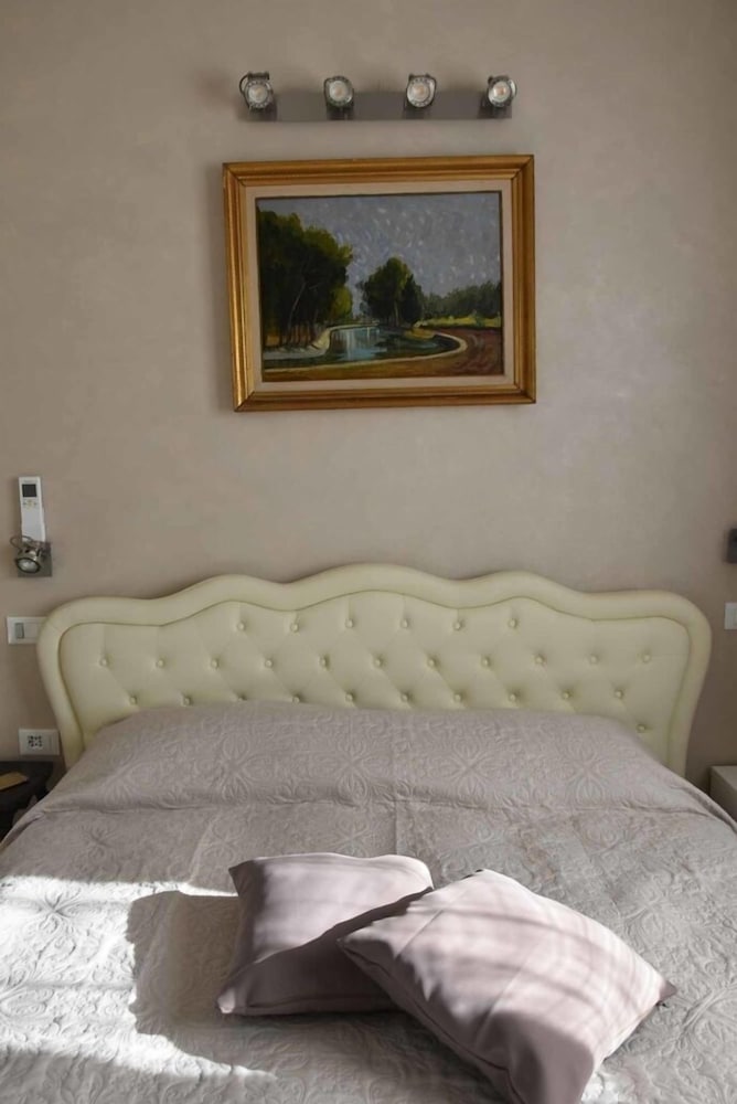 Bed & Breakfast Case Osti — 4-Star Luxury Hotel in Castel Maggiore, Italy