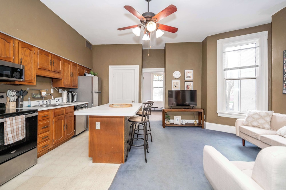 Historic Gem Russell Suite 3 A Downtown Dream — 4-Star Luxury Hotel in Covington, United States
