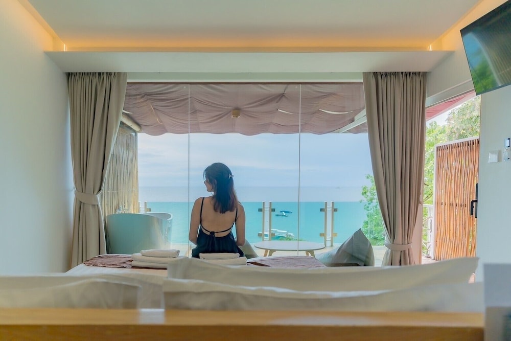 Sangthian Beach Resort — hotel in Rayong