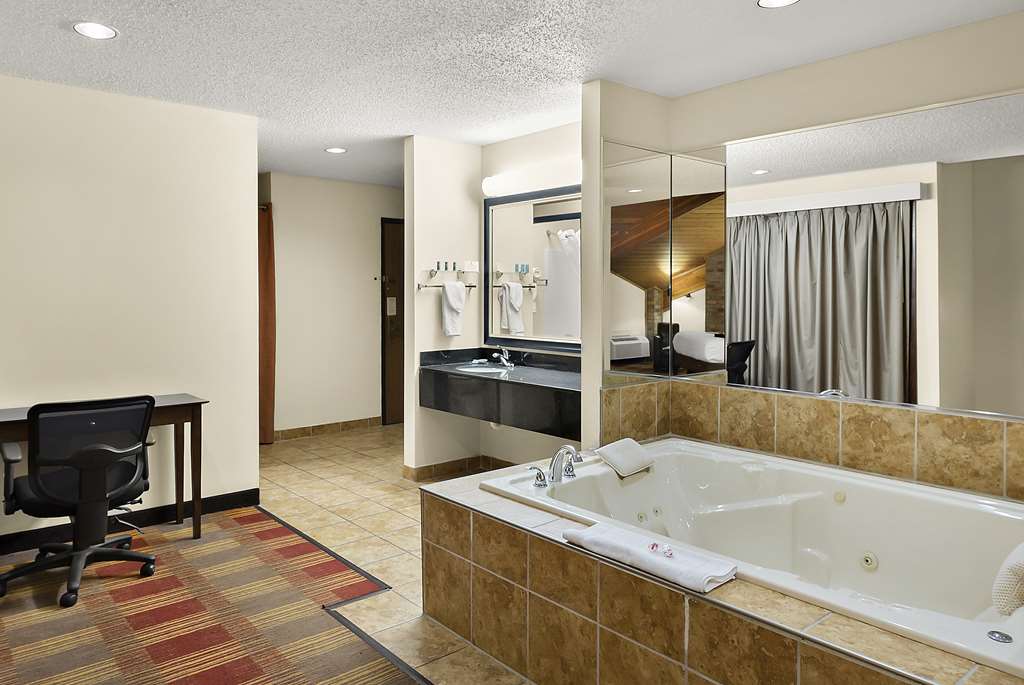 Best Western Lakewood Inn - photo 21