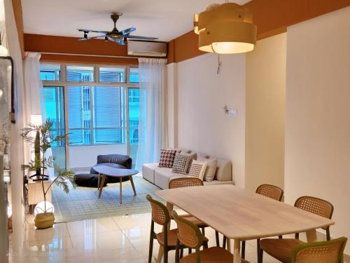 Walking Distance to Mount Austin 6 pax Newly Renovated — 4-Star Luxury Hotel in Johor Bahru, Malaysia