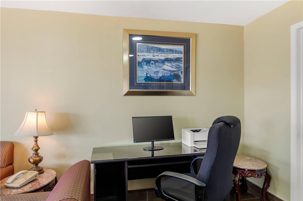 Quality Inn Paris - photo 18