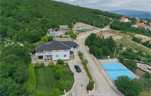 Awesome Home In Gornje Podbablje — 5-Star Luxury Hotel in Podbablje, Croatia