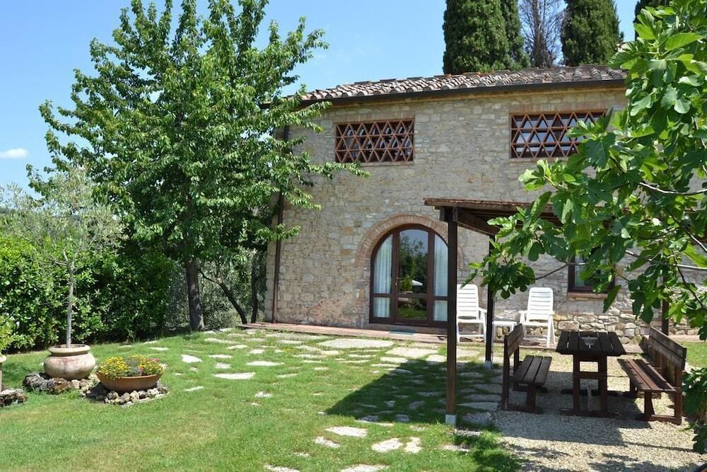 Agriturismo San Silvestro — 4-Star Luxury Hotel in Marsciano, Italy