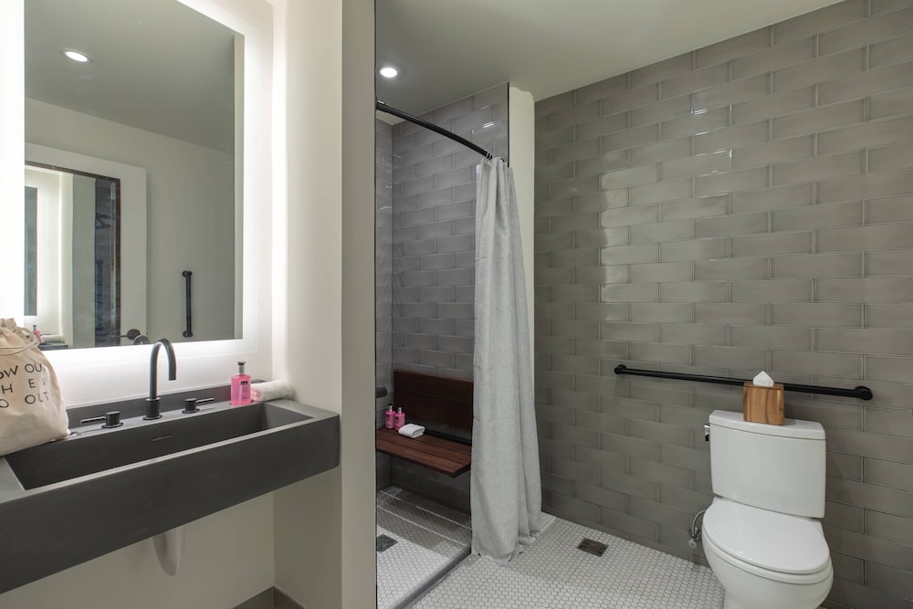 Moxy NYC Downtown - photo 32
