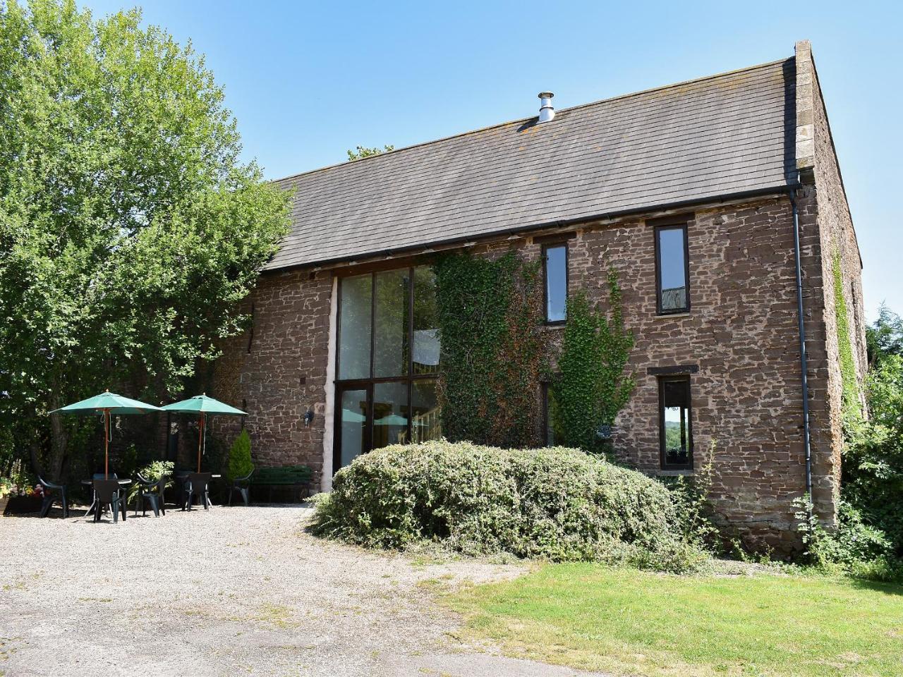 Foxcote New Court Farm — 4-Star Luxury Hotel in Marstow, United Kingdom