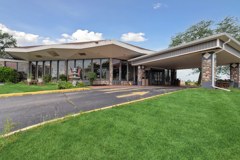 Days Inn by Wyndham Toledo - photo 35