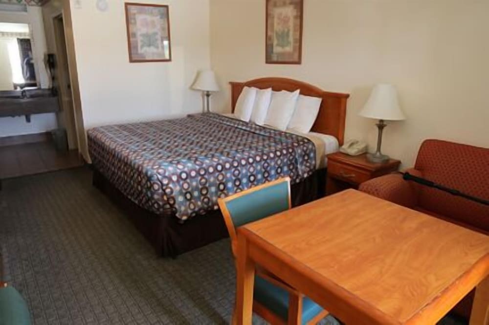 Express Inn and Suites - photo 7