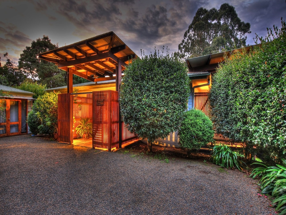 House Of Laurels — 4-Star Luxury Hotel in Maleny, Australia
