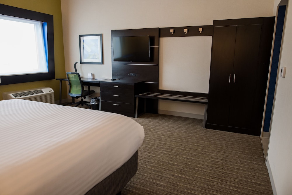 Holiday Inn Express & Suites Marietta by IHG - photo 12