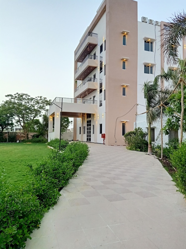 Sun Stone Hotel & Club Jawai — hotel in Sheoganj