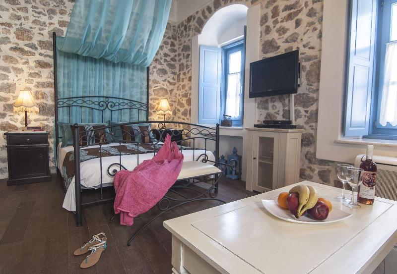 PortaDelMare Deluxe Suites — 4-Star Luxury Hotel in Ydra, Greece