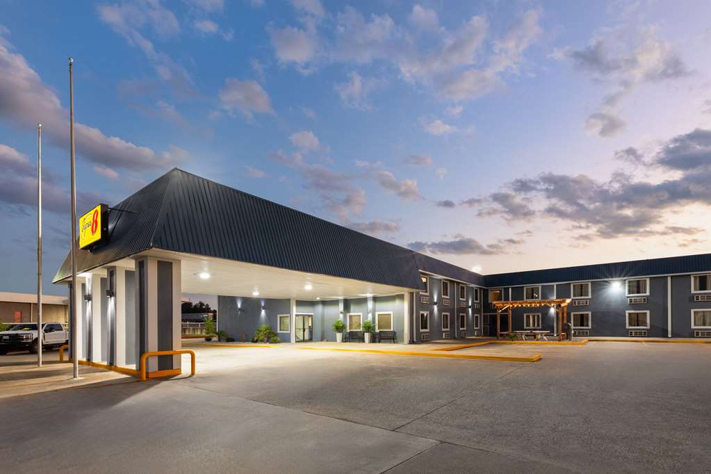 Super 8 by Wyndham Buffalo - photo 4