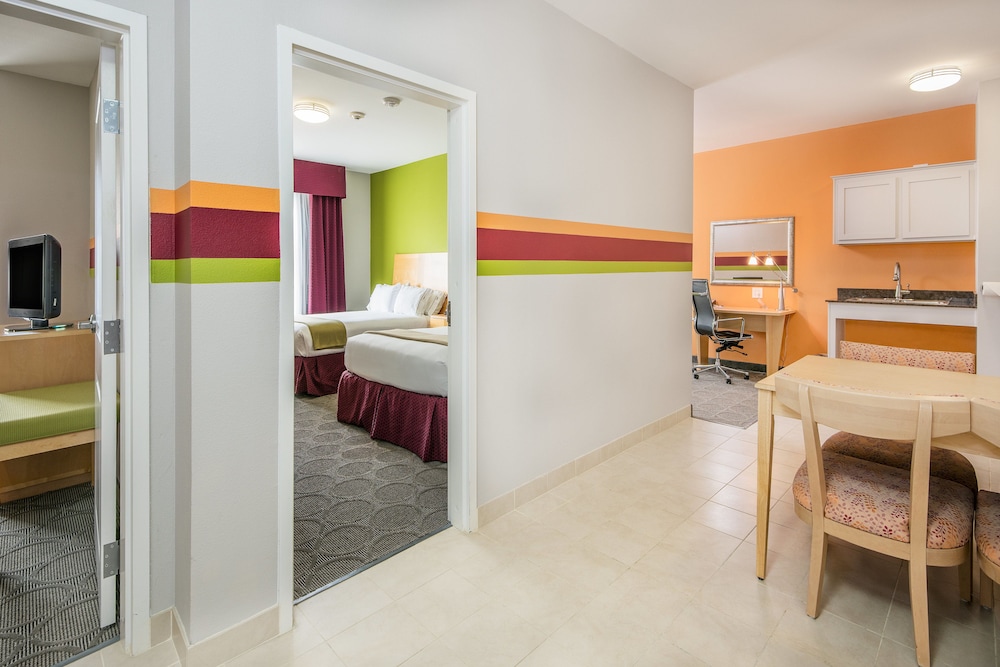 Holiday Inn Express Hotel & Suites Clute Lake Jackson by IHG - photo 4
