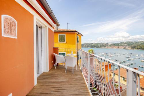 Penthouse sea view terrace in the historic center — 4-Star Luxury Hotel in Lerici, Italy